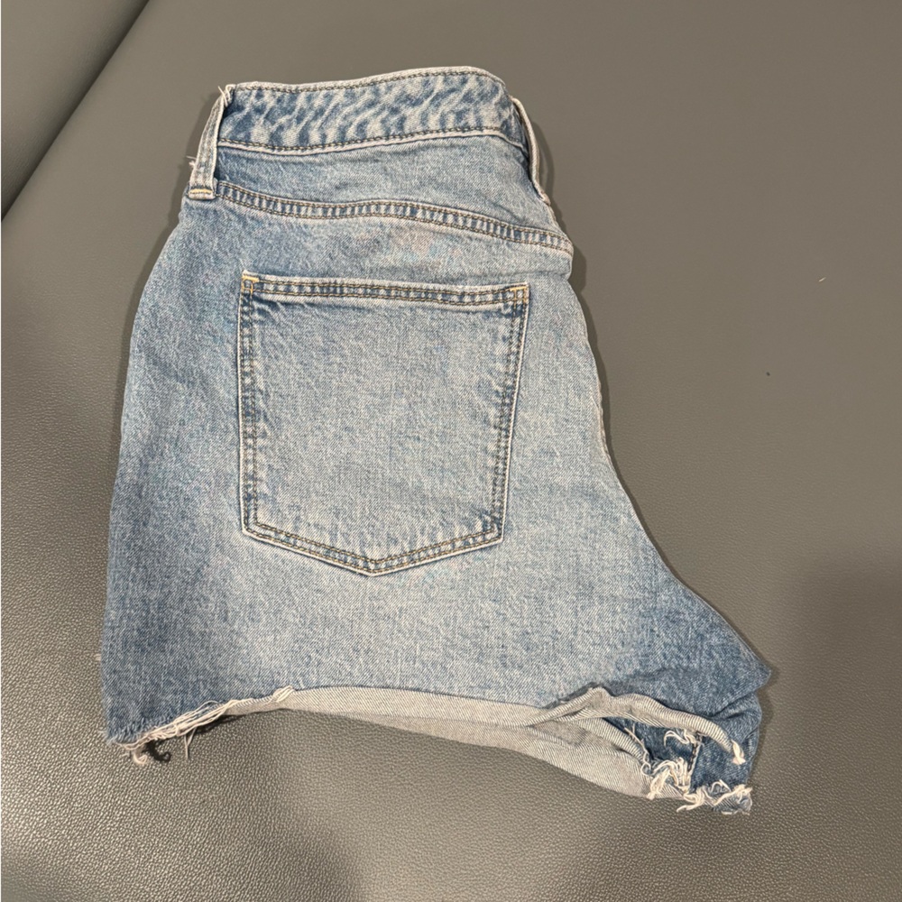Universal Thread Shorts